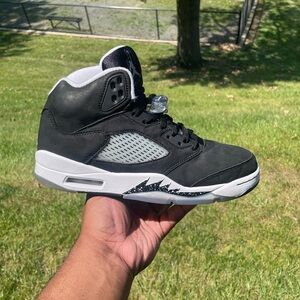 Jordan 5 Retro “moonlight” size 8.5 with original box.